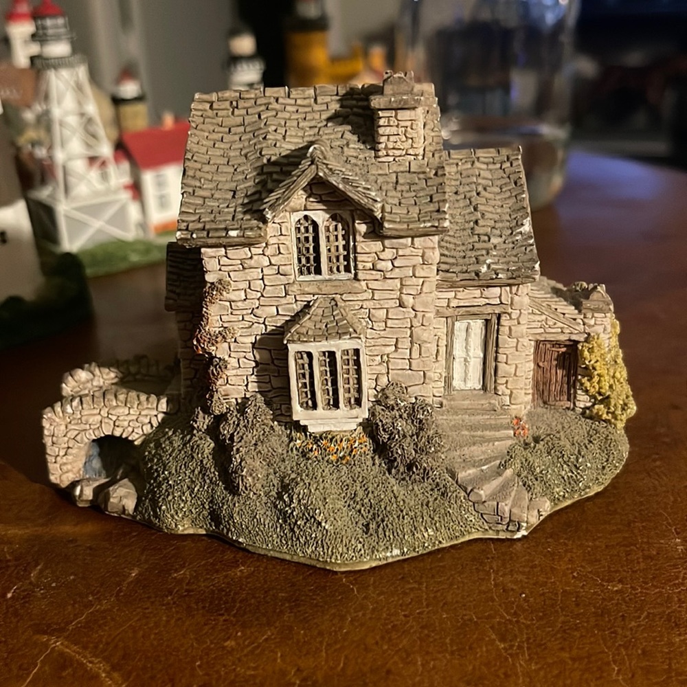 Helmere Cottage By Lilliput Lane